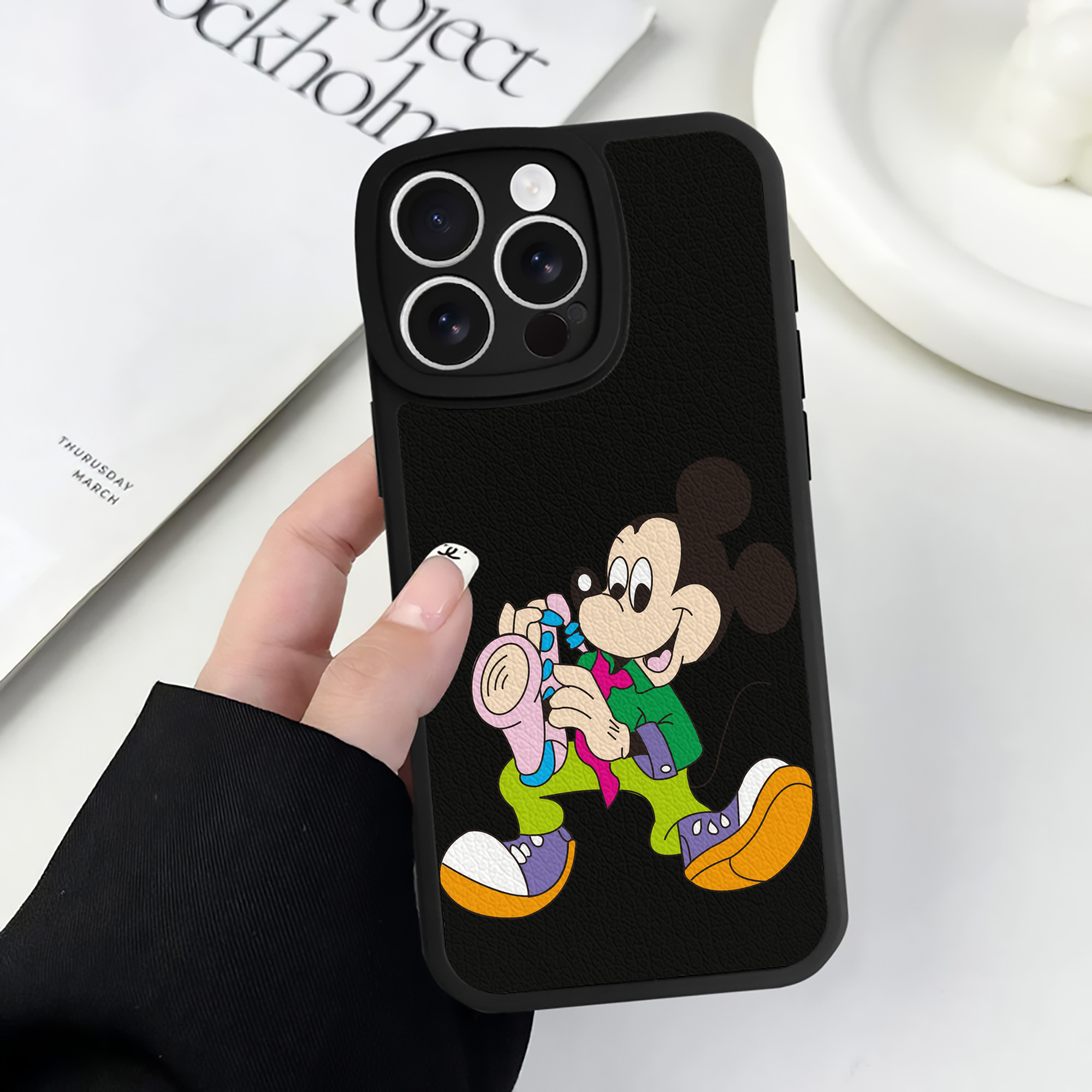 （画像用） ミッキーマウス Mickey Mouse 【iPhone 16シリーズ対応】シリコンスマホケース（レザー調） 材質：シリコン